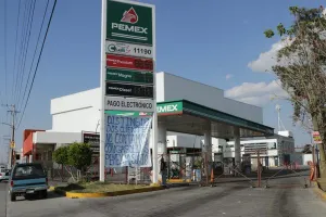 Admite Pemex falta de combustible