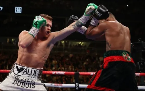 “Canelo” vence a Jacobs por decisión unánime