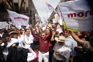 En Plaza de la Democracia arranca campaña Abraham Quiroz