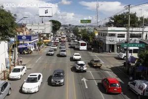 Se reducen carriles por construcción de viaducto en 31 Poniente