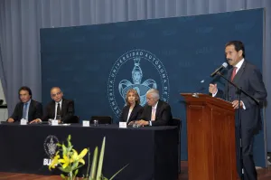 Compromiso BUAP, egresar médicos de formación profesional: Esparza