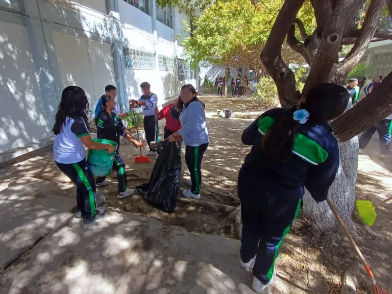 Conalep Tehuacán realiza Faena Comunitaria para mejorar su entorno escolar