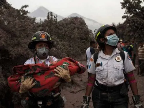 Cifra de muertos por erupción de volcán de Fuego sube a 65