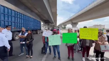 Persisten protestas en Puebla por falta de hemodiálisis; pacientes bloquean la autopista México-Puebla
