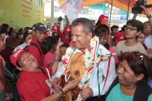Recibe Agüera el Bastón de Mando, en La Resurrección