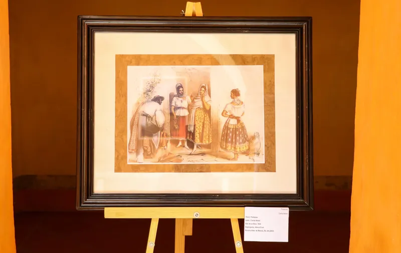 Secretaría de Arte y Cultura, expone trajes de Chinas de Puebla en distintas épocas