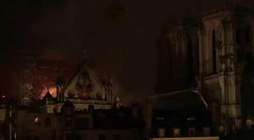 Estructura de Notre Dame se ha salvado, aseguran bomberos
