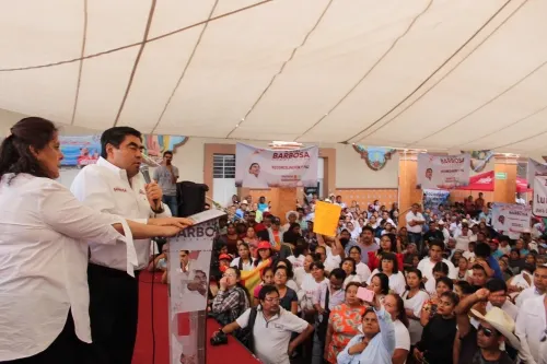 Barbosa se compromete en Zinacatepec a apoyar al campo