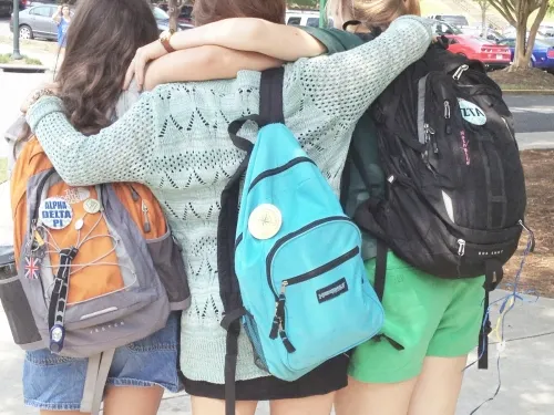 120 escuelas de la capital se ubican en zonas violentas e inseguras