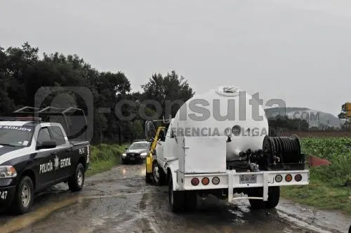 Comando que escoltaba pipa de gas balea a patrulla de la policía estatal, en Amozoc