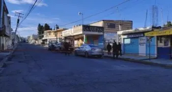 Encuentran a un hombre sin vida afuera de una taquería, en Cuautlancingo