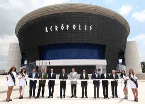 Inaugura RMV centro de espectáculos Acrópolis
