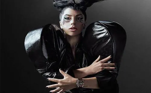 La cantante Lady Gaga pospone su gira por toda Europa