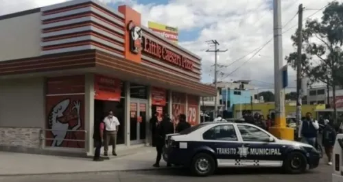 Por aglomeración de personas,  clausuran Little Caesar recién inaugurada en Texmelucan