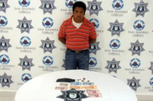 Policías de San Andrés detienen a ladrón de cartera