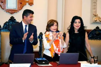 Otorgan a Ángeles Mastretta la Presea Puebla de Zaragoza