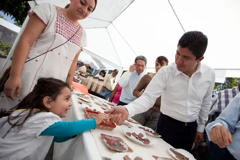 Eduardo Rivera dio inicio a la Primera Feria Agro-Artesanal