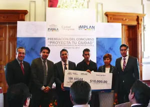 Implan premia a ganadores de concurso sobre políticas públicas