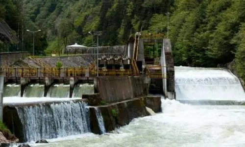 Semarnat avaló instalación de hidroeléctrica Deselec en la Sierra Norte pese a inconformidad
