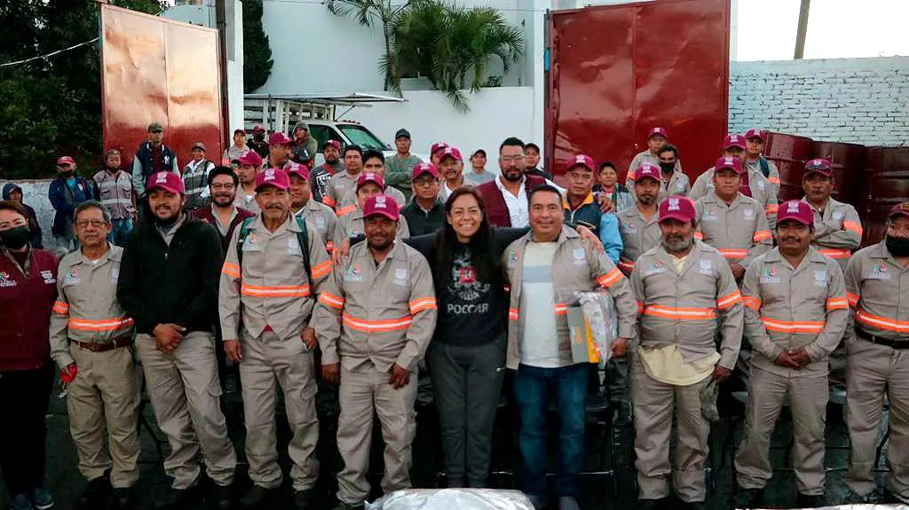 Atlixco Ariadna Ayala Entrega Uniformes