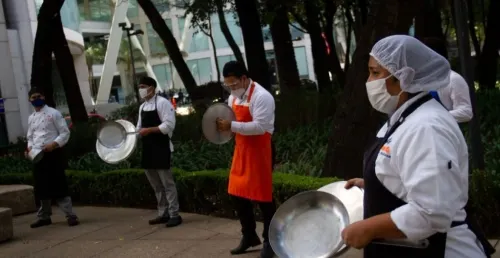 Por tercer dÃ­a, restauranteros realizan â€œcacerolazo” en CDMX; se suman empleados de Edomex y Pueb