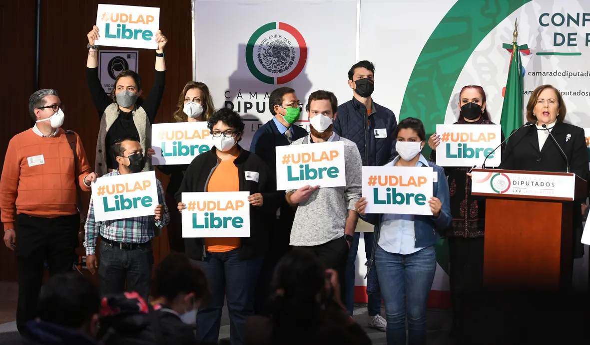 Alumnos de la UDLAP acuden a San Lázaro para recobrar campus