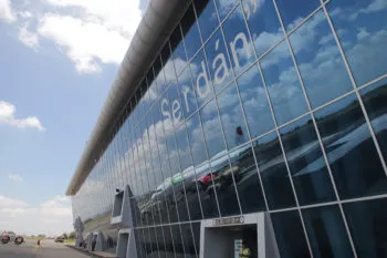 Aeropuerto “Hermanos Serdán” suspende sus operaciones por caída de ceniza del volcán Popocatépetl