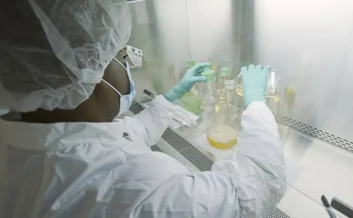 Farmacéutica Lilly suspende ensayo clínico de tratamiento experimental contra Covid-19