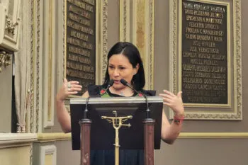 La diputada que presume como logro legislativo haber regalado dulces a los niños pobres