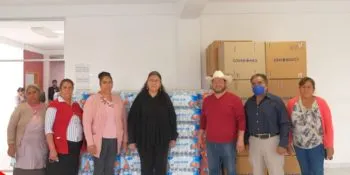 Viuda del exgobernador Barbosa es criticada por regalar cubrebocas en la comunidad de Xalitzintla