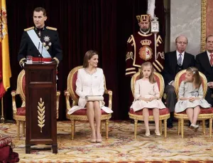 Felipe VI toma posesión del trono de España