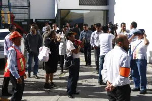 Activan protocolos de seguridad en edificios públicos por sismo