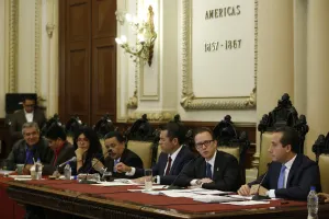 Cabildo pide sanción y cobro para locatarios que adeudan predial