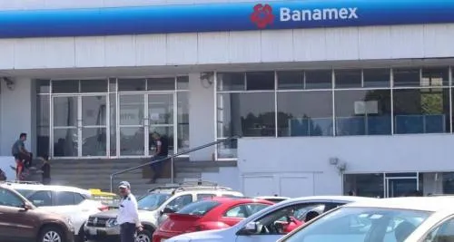 Asaltan Banamex de Plaza Dorada; se llevan 16 mil pesos