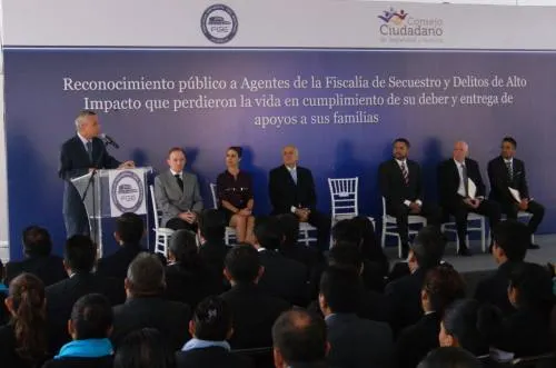 CCSJ y Justicia Ciudadana homenajean a 3 agentes de FISDAI que murieron cumpliendo su deber