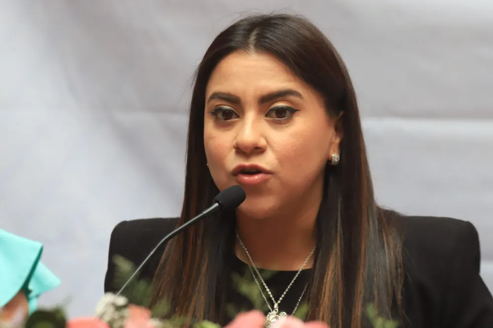 Hombres agreden a la activista Olimpia Coral, impulsora de la Ley Olimpia, en Huehuetlán