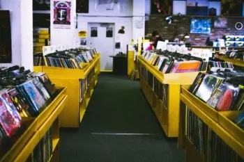 De Bad Bunny a Rosalia; revisa los 10 mejores discos del 2022