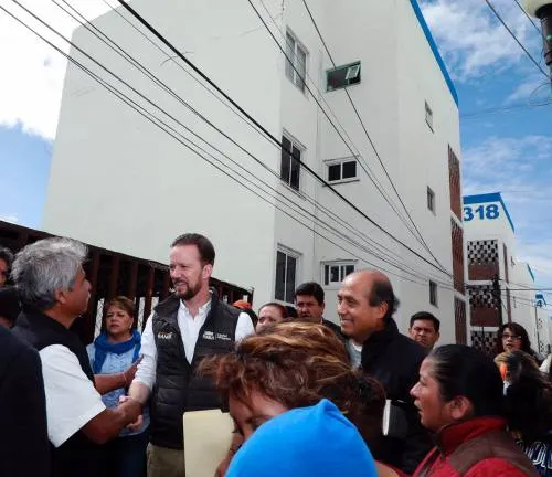 Gobierno Municipal continúa con la mejora de edificios en Unidades Habitacionales