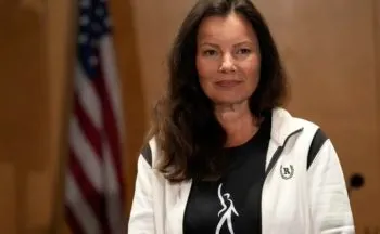 Con poderoso discurso, Fran Drescher anuncia que actores se unen al paro de guionistas en Hollywood
