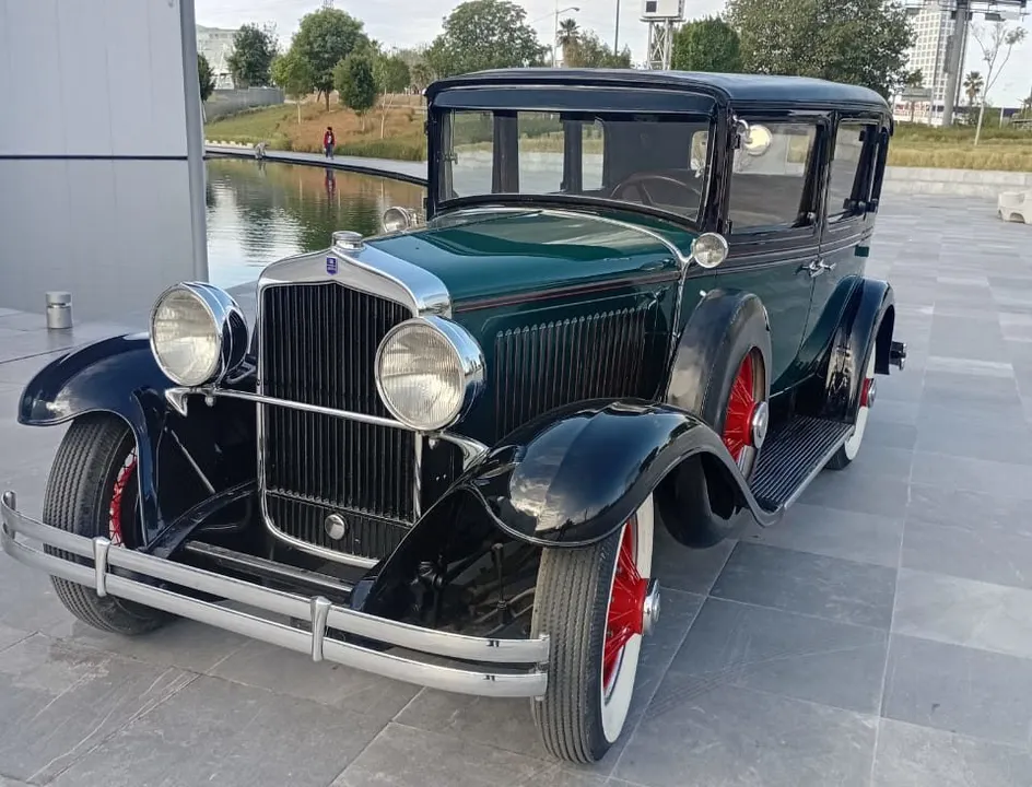 Únete al recorrido de museos, exhibición y caravana de autos antiguos