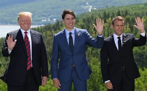 Plática de sofá: Macron y Trump se reúnen finalmente en la Cumbre del G7