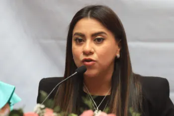 Hombres agreden a la activista Olimpia Coral, impulsora de la Ley Olimpia, en Huehuetla