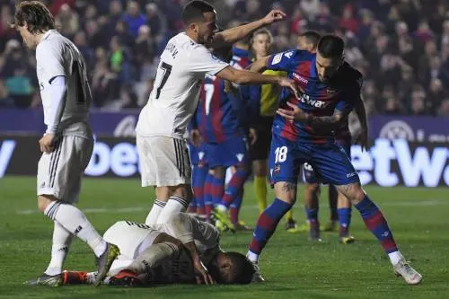Doukouré se rompió la rodilla izquierda