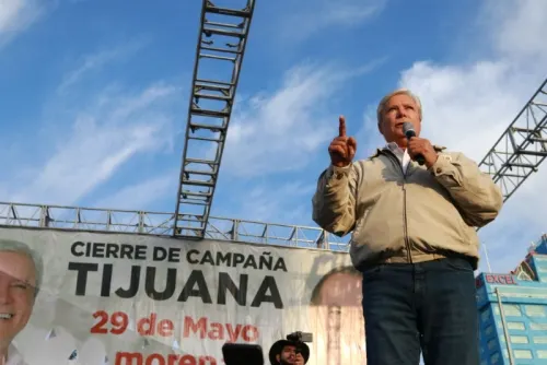 Jaime Bonilla Valdez emite su voto en Tijuana