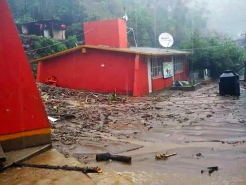 Ante amenaza de lluvias en Oaxaca suspenden las clases