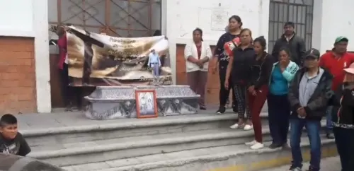 Asesinan a comerciante y protestan con su ataúd en Tecamachalco