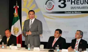 Asiste RMV a Reunión Plenaria del Grupo Parlamentario del PRD en el Senado