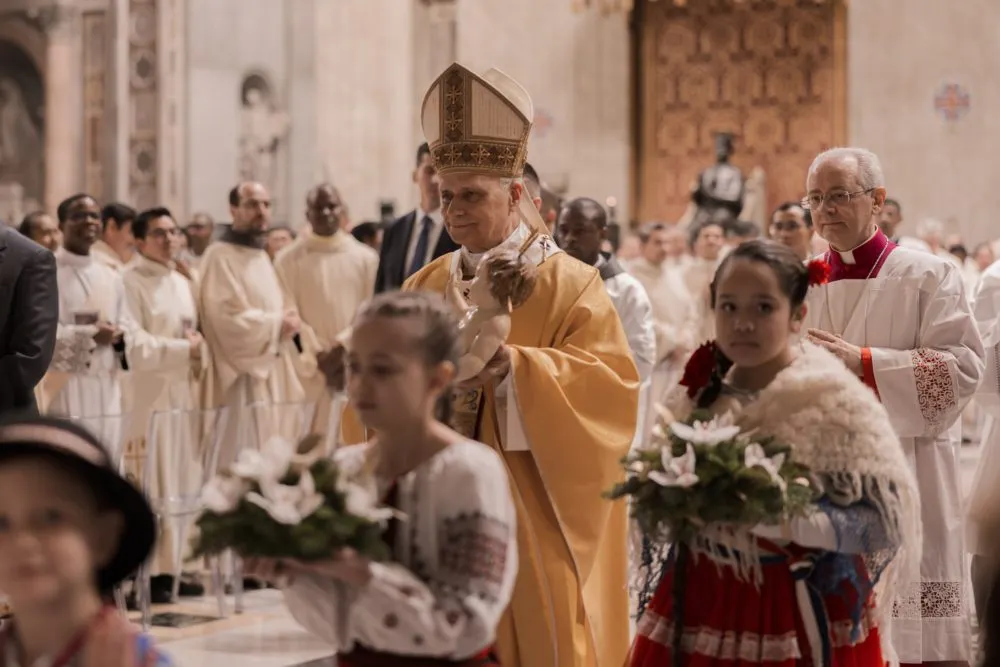Papa León XIV felicita la Navidad en diez idiomas y lanza llamado global por la paz