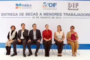 SEDIF entrega 200 becas a menores trabajadores de Puebla, Cuetzalan y Tehuacán