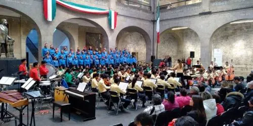 Más de 200 personas acuden al Concierto de Navidad en la antigua sede del Senado de la República